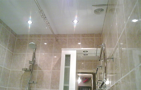 Грамотная электрика в ванной комнате, правильное расположение розеток и выключателей, безопасный электромонтаж и эксплуатация ванной.